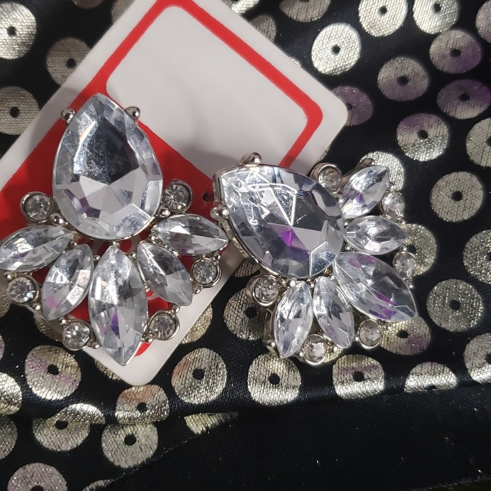 Vintage Gatsby rhinestone deco earrings. - Picture 5 of 5